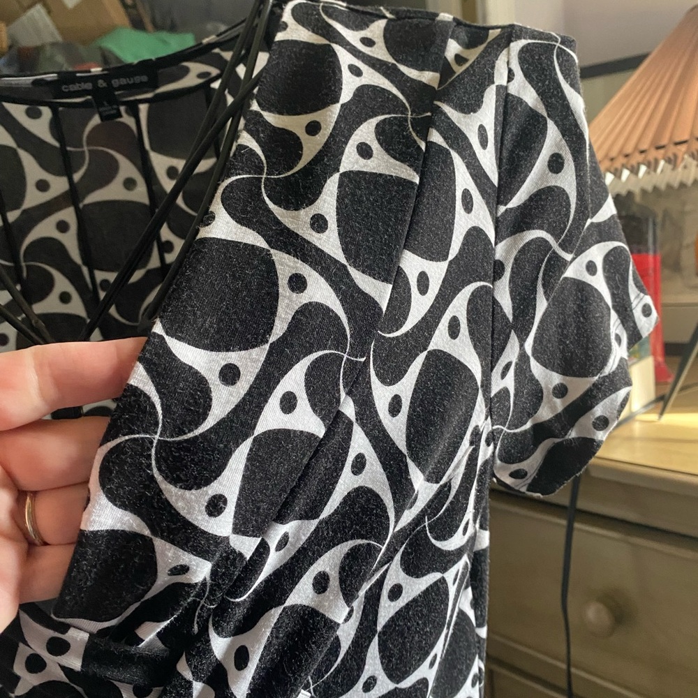 Cool little fitted top. - Picture 3 of 6